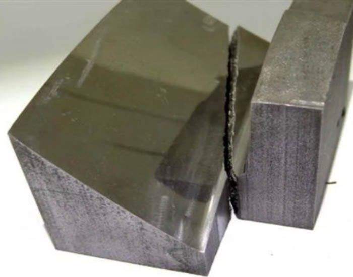 Early cracking for lamp mould Early Cracking For Lamp Mould