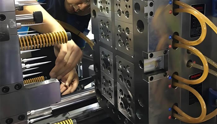 Injection mold maintenance Injection Molds Maintenance